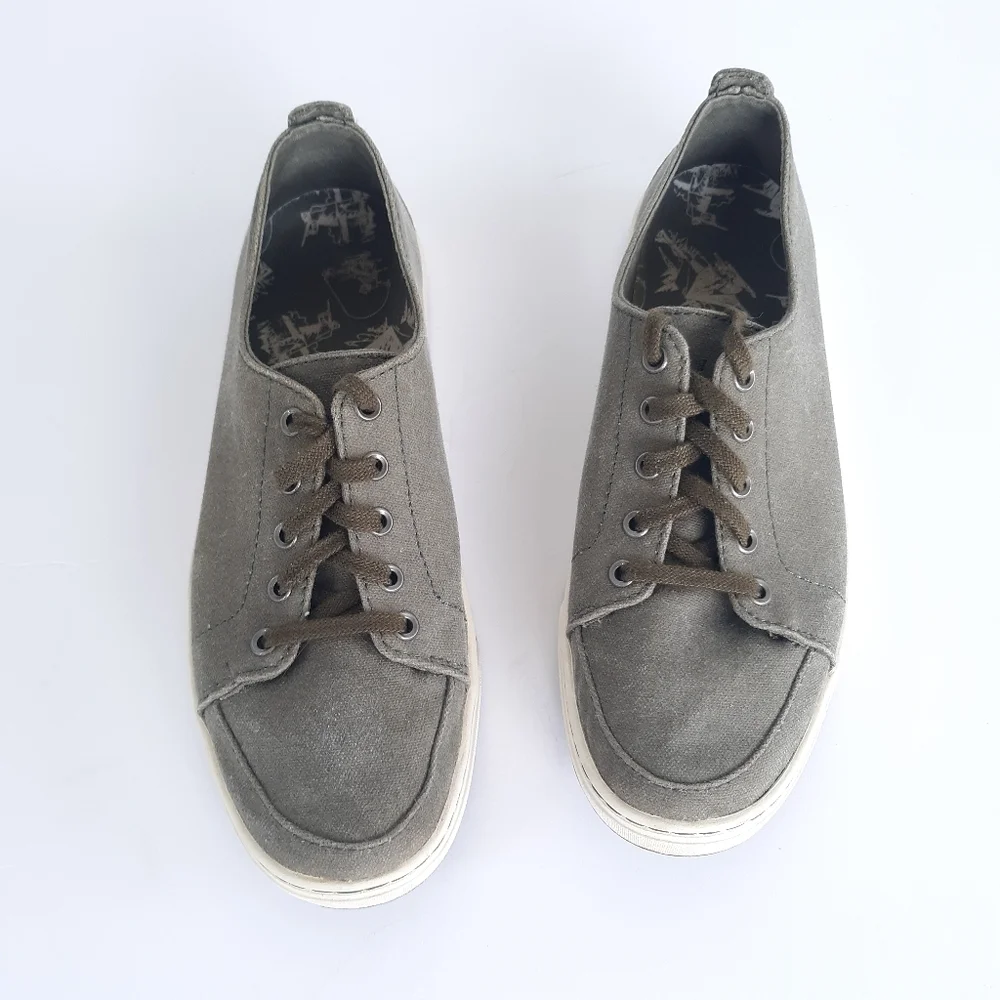 L.L. Bean Campside Sneakers Green size 7.5